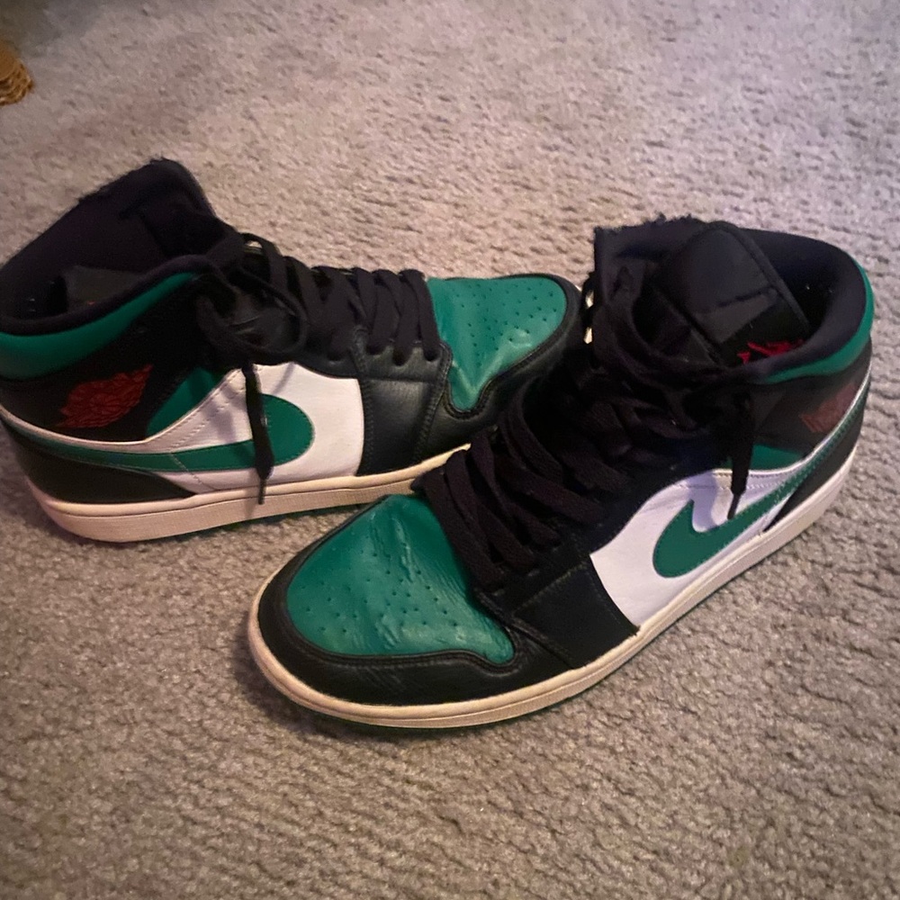 Jordan 1 mid green toe